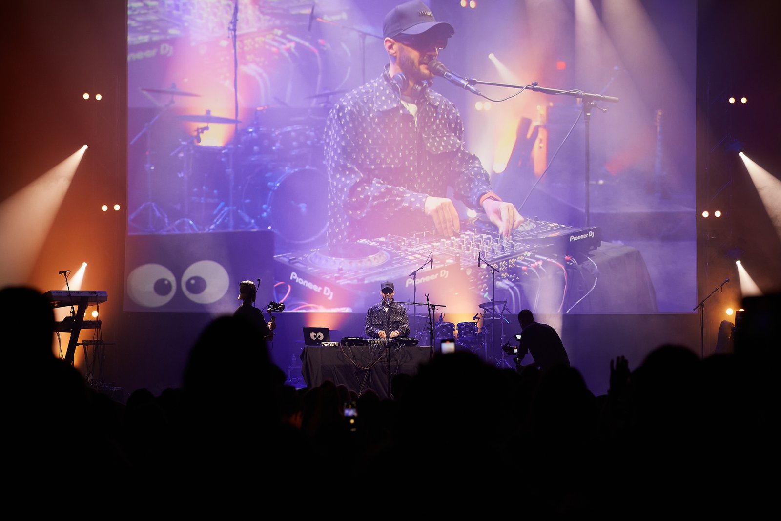 251004-195122-004A2408