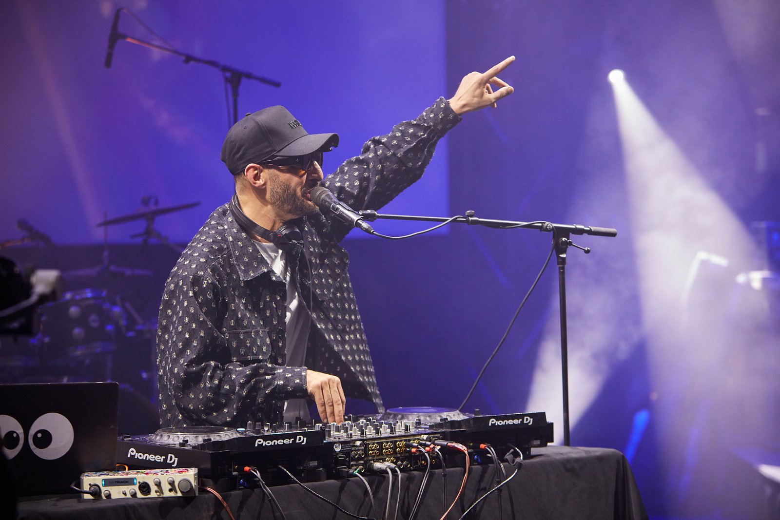 251004-195925-004A2461